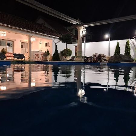 Resident Wellness Vendeghaz Bekescsaba Apartment Bagian luar foto